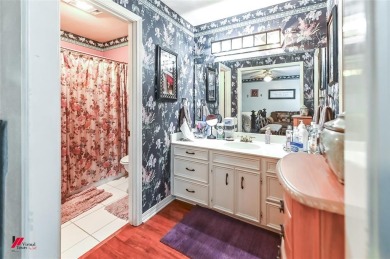 Welcome to this charming 3-bedroom, 2-bathroom ranch-style home on Huntington Park Golf Course in Louisiana - for sale on GolfHomes.com, golf home, golf lot