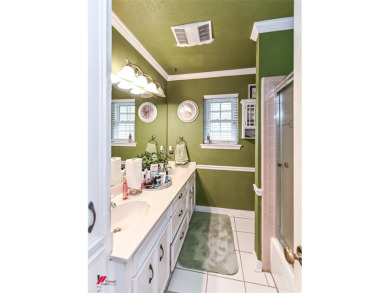 Welcome to this charming 3-bedroom, 2-bathroom ranch-style home on Huntington Park Golf Course in Louisiana - for sale on GolfHomes.com, golf home, golf lot