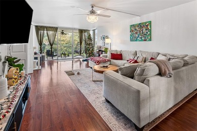 Beautifully remodeled 3-bedroom, 2.5-bath F-model condo with 1 on Palm-Aire Country Club and Resort - Palms in Florida - for sale on GolfHomes.com, golf home, golf lot