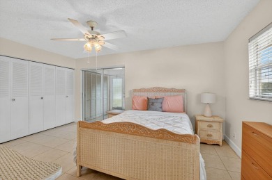 Welcome home! This one-story end-unit villa has 1 bedroom and 1 on Kings Point Golf - Executive in Florida - for sale on GolfHomes.com, golf home, golf lot