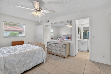 Welcome home! This one-story end-unit villa has 1 bedroom and 1 on Kings Point Golf - Executive in Florida - for sale on GolfHomes.com, golf home, golf lot