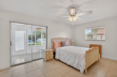 Welcome home! This one-story end-unit villa has 1 bedroom and 1 on Kings Point Golf - Executive in Florida - for sale on GolfHomes.com, golf home, golf lot