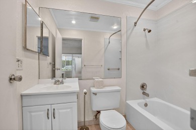 Welcome home! This one-story end-unit villa has 1 bedroom and 1 on Kings Point Golf - Executive in Florida - for sale on GolfHomes.com, golf home, golf lot