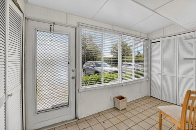 Welcome home! This one-story end-unit villa has 1 bedroom and 1 on Kings Point Golf - Executive in Florida - for sale on GolfHomes.com, golf home, golf lot