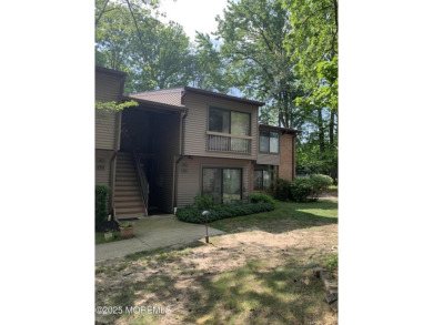 ADULT COMMUNITY Turn key 2 bedroom/1 bath, Upper Level, Navesink on Shadow Lake Village in New Jersey - for sale on GolfHomes.com, golf home, golf lot