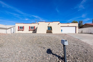 Located in the heart of Lake Havasu City, this 3bedroom, 2bath on London Bridge Golf Course in Arizona - for sale on GolfHomes.com, golf home, golf lot