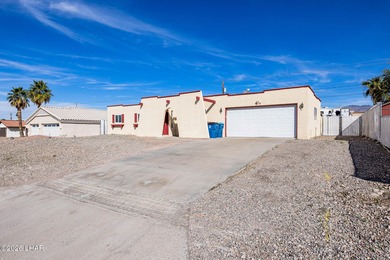 Located in the heart of Lake Havasu City, this 3bedroom, 2bath on London Bridge Golf Course in Arizona - for sale on GolfHomes.com, golf home, golf lot