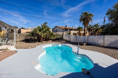 Located in the heart of Lake Havasu City, this 3bedroom, 2bath on London Bridge Golf Course in Arizona - for sale on GolfHomes.com, golf home, golf lot