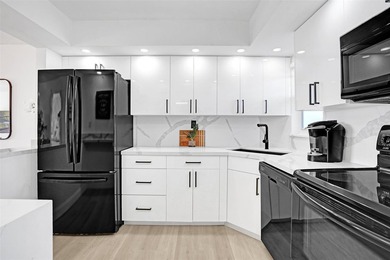 Stunningly remodeled 1 bed, 1.5 bath Penthouse condo in 55+ on Hollybrook Golf and Tennis Club  in Florida - for sale on GolfHomes.com, golf home, golf lot