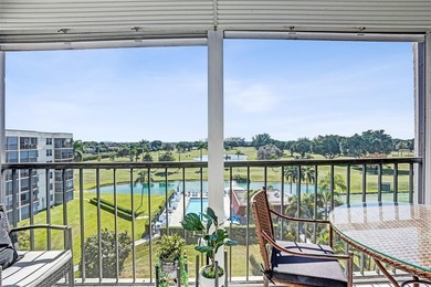 Stunningly remodeled 1 bed, 1.5 bath Penthouse condo in 55+ on Hollybrook Golf and Tennis Club  in Florida - for sale on GolfHomes.com, golf home, golf lot