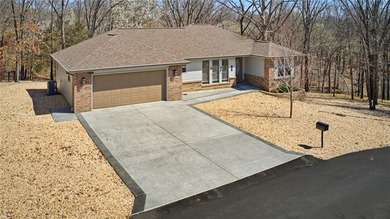 Private end-of-street setting just steps from Bella Vista's on Bella Vista - Metfield Golf Complex and Country Club in Arkansas - for sale on GolfHomes.com, golf home, golf lot