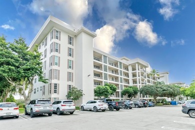 Elegantly furnished 3-bedroom, 2-bathroom corner unit condo on Palm-Aire Country Club and Resort - The Oaks in Florida - for sale on GolfHomes.com, golf home, golf lot
