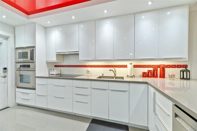 Elegantly furnished 3-bedroom, 2-bathroom corner unit condo on Palm-Aire Country Club and Resort - The Oaks in Florida - for sale on GolfHomes.com, golf home, golf lot