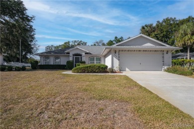 This charming 3/2/2 home built in 2001 offers 1,725 sq. ft. of on Inverness Golf and Country Club in Florida - for sale on GolfHomes.com, golf home, golf lot