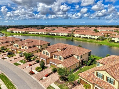 *Live like you're on Vacation* in this Luxurious Modern Coach on Plantation Golf and Country Club in Florida - for sale on GolfHomes.com, golf home, golf lot