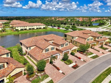 *Live like you're on Vacation* in this Luxurious Modern Coach on Plantation Golf and Country Club in Florida - for sale on GolfHomes.com, golf home, golf lot