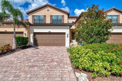 *Live like you're on Vacation* in this Luxurious Modern Coach on Plantation Golf and Country Club in Florida - for sale on GolfHomes.com, golf home, golf lot
