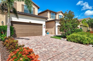 *Live like you're on Vacation* in this Luxurious Modern Coach on Plantation Golf and Country Club in Florida - for sale on GolfHomes.com, golf home, golf lot