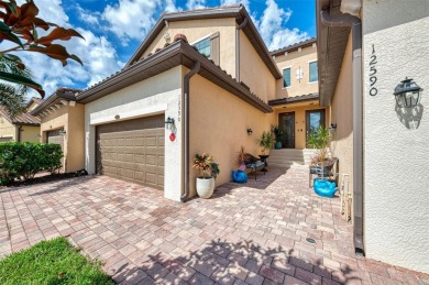 *Live like you're on Vacation* in this Luxurious Modern Coach on Plantation Golf and Country Club in Florida - for sale on GolfHomes.com, golf home, golf lot