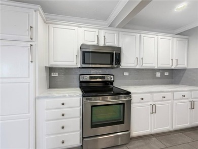 Fantastic opportunity for a luxurious, low-maintenance living in on Pinnacle Country Club in Arkansas - for sale on GolfHomes.com, golf home, golf lot