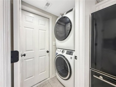 Fantastic opportunity for a luxurious, low-maintenance living in on Pinnacle Country Club in Arkansas - for sale on GolfHomes.com, golf home, golf lot