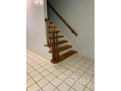 Rare 5-bedroom home located in Fairway Hills.  This jewel has on Potters Park Golf Course in Ohio - for sale on GolfHomes.com, golf home, golf lot