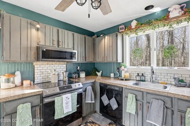 Great renovation opportunity in The Hideout! This 3-bedroom on The Hideout Golf in Pennsylvania - for sale on GolfHomes.com, golf home, golf lot