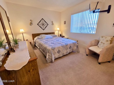 Step into easy Lake Havasu living in this inviting 2 bedroom, 1 on London Bridge Golf Course in Arizona - for sale on GolfHomes.com, golf home, golf lot