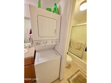 Step into easy Lake Havasu living in this inviting 2 bedroom, 1 on London Bridge Golf Course in Arizona - for sale on GolfHomes.com, golf home, golf lot