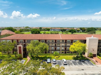 Welcome to this resort style community! This 2 Bed/ 1.5 Bath on Flamingo Lakes Country Club in Florida - for sale on GolfHomes.com, golf home, golf lot
