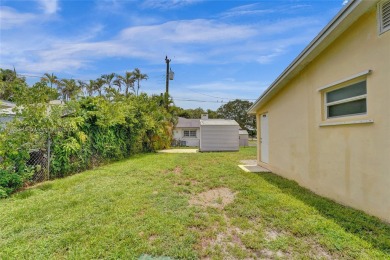 BRAND NEW ROOF! NEW ELECTRIC PANEL! BRAND NEW A/C (3 ton on Cooper Colony Country Club in Florida - for sale on GolfHomes.com, golf home, golf lot