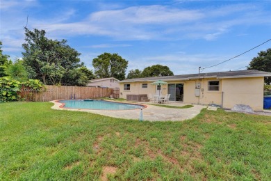 BRAND NEW ROOF! NEW ELECTRIC PANEL! BRAND NEW A/C (3 ton on Cooper Colony Country Club in Florida - for sale on GolfHomes.com, golf home, golf lot