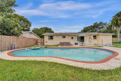 BRAND NEW ROOF! NEW ELECTRIC PANEL! BRAND NEW A/C (3 ton on Cooper Colony Country Club in Florida - for sale on GolfHomes.com, golf home, golf lot