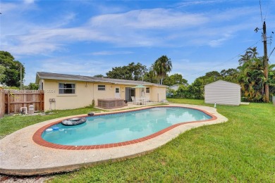 BRAND NEW ROOF! NEW ELECTRIC PANEL! BRAND NEW A/C (3 ton on Cooper Colony Country Club in Florida - for sale on GolfHomes.com, golf home, golf lot