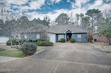 Charming home. Great location! 3 bedroom 2.5 bath home with on Castlewoods Golf Club in Mississippi - for sale on GolfHomes.com, golf home, golf lot