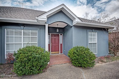 Charming home. Great location! 3 bedroom 2.5 bath home with on Castlewoods Golf Club in Mississippi - for sale on GolfHomes.com, golf home, golf lot