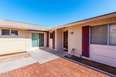 Great retirement home in Sun City! Well maintained Gemini home on Sun City Lakes West and East in Arizona - for sale on GolfHomes.com, golf home, golf lot