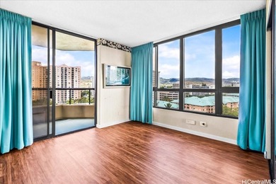 This bright and breezy corner unit features an open floorplan on Honolulu Country Club in Hawaii - for sale on GolfHomes.com, golf home, golf lot