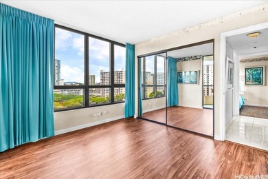 This bright and breezy corner unit features an open floorplan on Honolulu Country Club in Hawaii - for sale on GolfHomes.com, golf home, golf lot