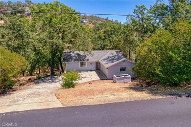 Say hello to this charming 2 bedroom stick-built home in the on Hidden Valley Lake Golf and Country Club in California - for sale on GolfHomes.com, golf home, golf lot