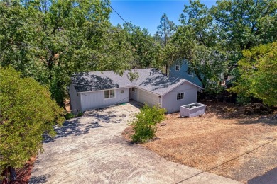 Say hello to this charming 2 bedroom stick-built home in the on Hidden Valley Lake Golf and Country Club in California - for sale on GolfHomes.com, golf home, golf lot