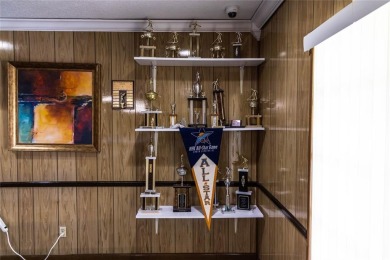 Vacant and move-in ready! Bright, move-in ready 2-Bed, 2-Bath on Oriole Golf and Tennis Club in Florida - for sale on GolfHomes.com, golf home, golf lot