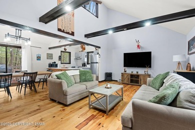 Discover exceptional value in this open-concept furnished 3 on Split Rock Resort and Country Club in Pennsylvania - for sale on GolfHomes.com, golf home, golf lot