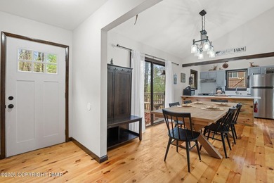 Discover exceptional value in this open-concept furnished 3 on Split Rock Resort and Country Club in Pennsylvania - for sale on GolfHomes.com, golf home, golf lot