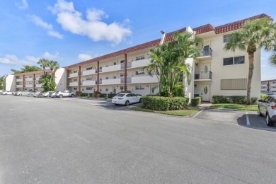 PHASE II - GORGEOUS FIRST FLOOR 1BR/1.5 BA UNIT. FULLY on Hollybrook Golf and Tennis Club  in Florida - for sale on GolfHomes.com, golf home, golf lot