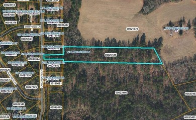 MAKE AN OFFER! NOW OFFERING SELLER FINANCING. A rare and unique on Seven Lakes Country Club in North Carolina - for sale on GolfHomes.com, golf home, golf lot