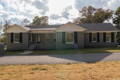 This 3 bed 2 1/2 bath home is sitting on 5.1 acres on the eagle on The Course At Eagle Mountain in Arkansas - for sale on GolfHomes.com, golf home, golf lot