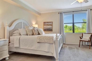 Welcome to this beautifully appointed 3 bedroom, 2 bathroom on Lakewood National Golf Club in Florida - for sale on GolfHomes.com, golf home, golf lot