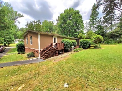 Waterfront community opportunity. This awesome 3 bed 2 bath home on Tanglewood Shores Golf Club in Virginia - for sale on GolfHomes.com, golf home, golf lot