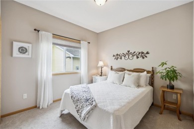 Beautifully maintained detached townhome located in the on The Ponds Golf Club in Minnesota - for sale on GolfHomes.com, golf home, golf lot